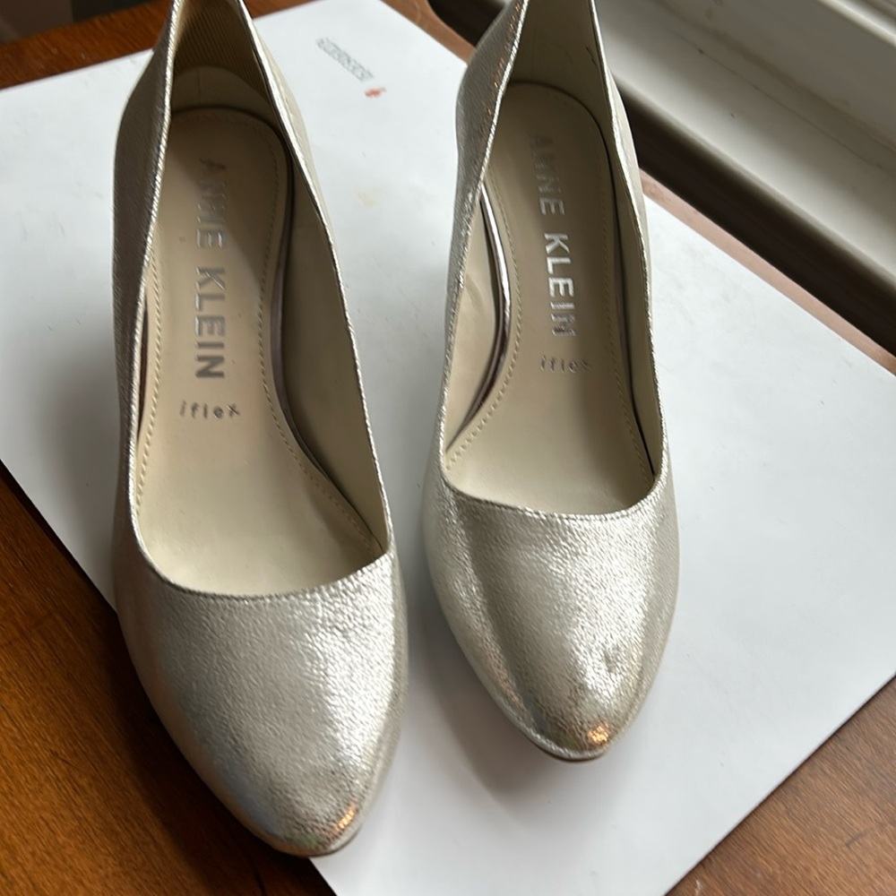 Ladies, dress shoes